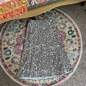 Uniqlo Black and White Floral A-Line Skirt